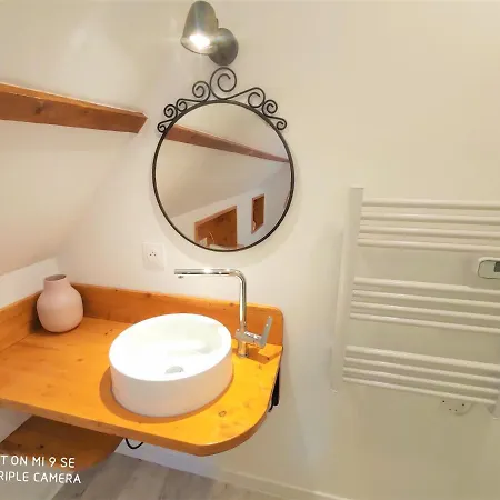 Les Hirondelles - Bord De Et Campagne Дом отдыха *