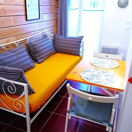 Les Hirondelles - Bord De Et Campagne Дом отдыха